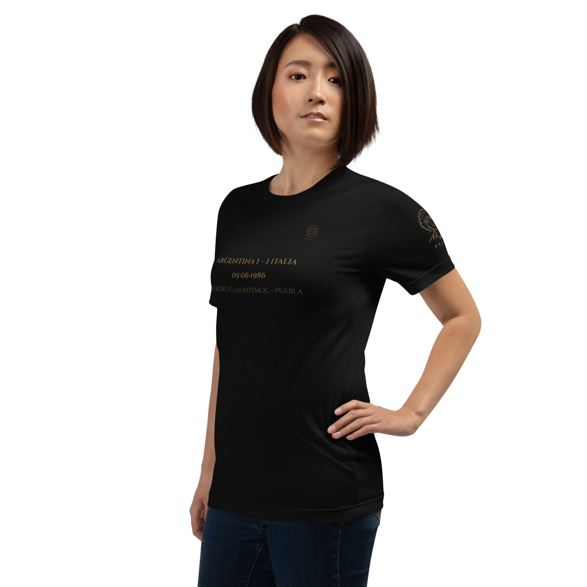 Camiseta negra inspirada en México 1986, con diseño He Visto Maradona, look mujer