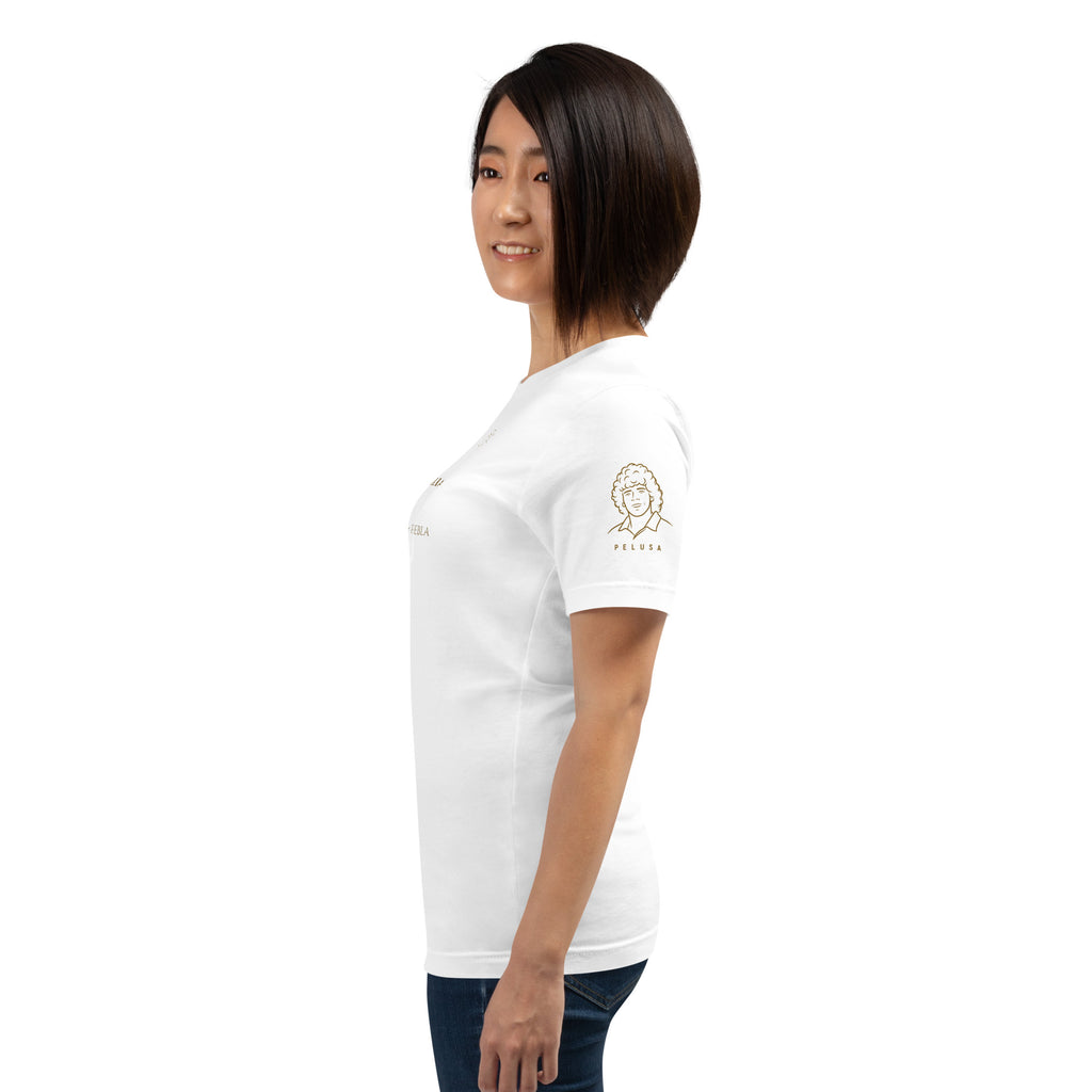 Camiseta blanca inspirada en México 1986, con diseño He Visto Maradona, look mujer lateral