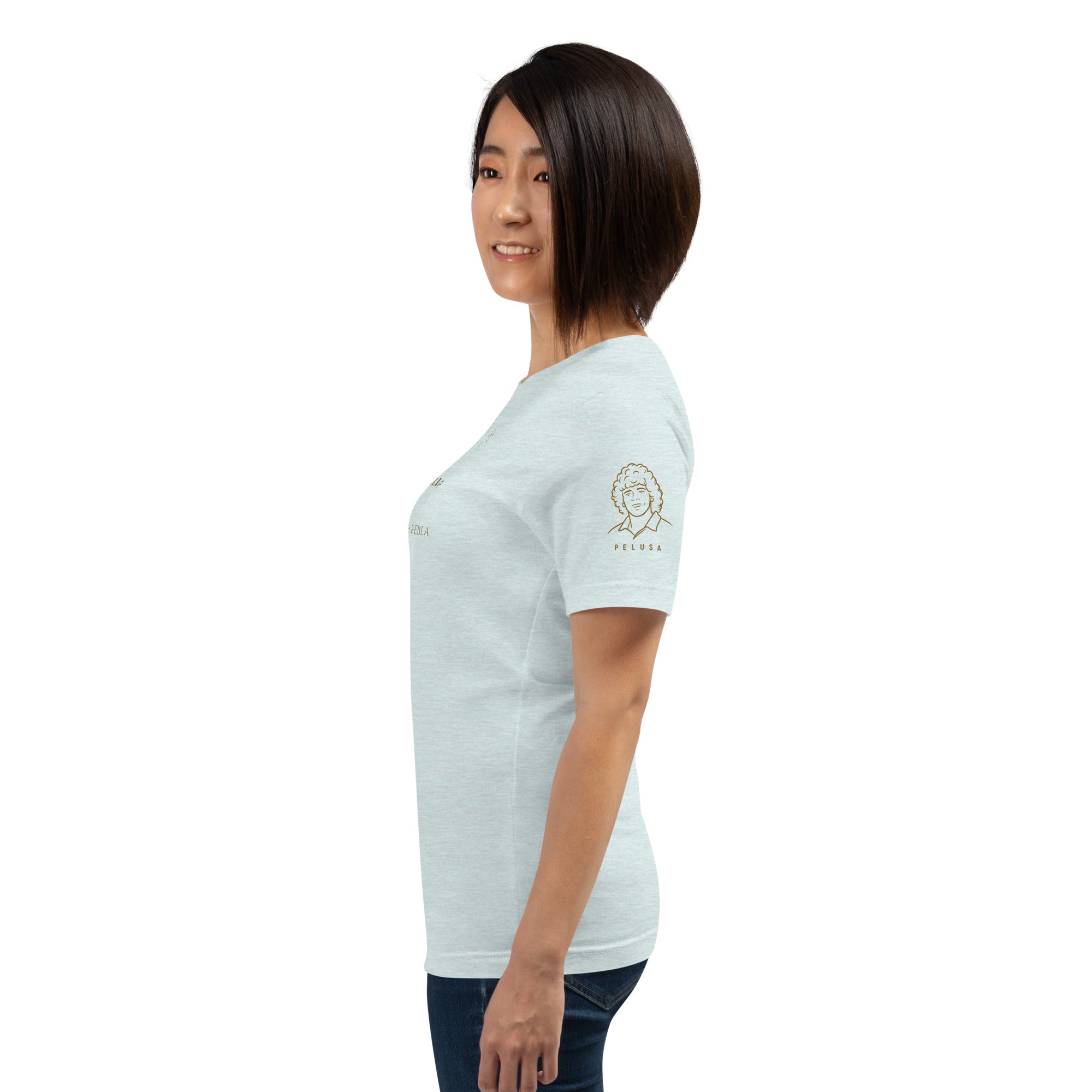 Camiseta celeste inspirada en México 1986, con diseño He Visto Maradona, look lateral mujer