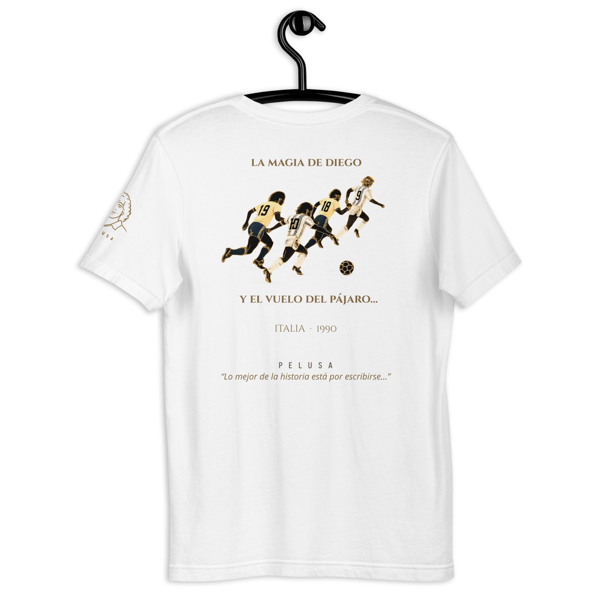 Camiseta blanca con diseño La Magia de Diego y El Vuelo del Pájaro en la espalda, espalda