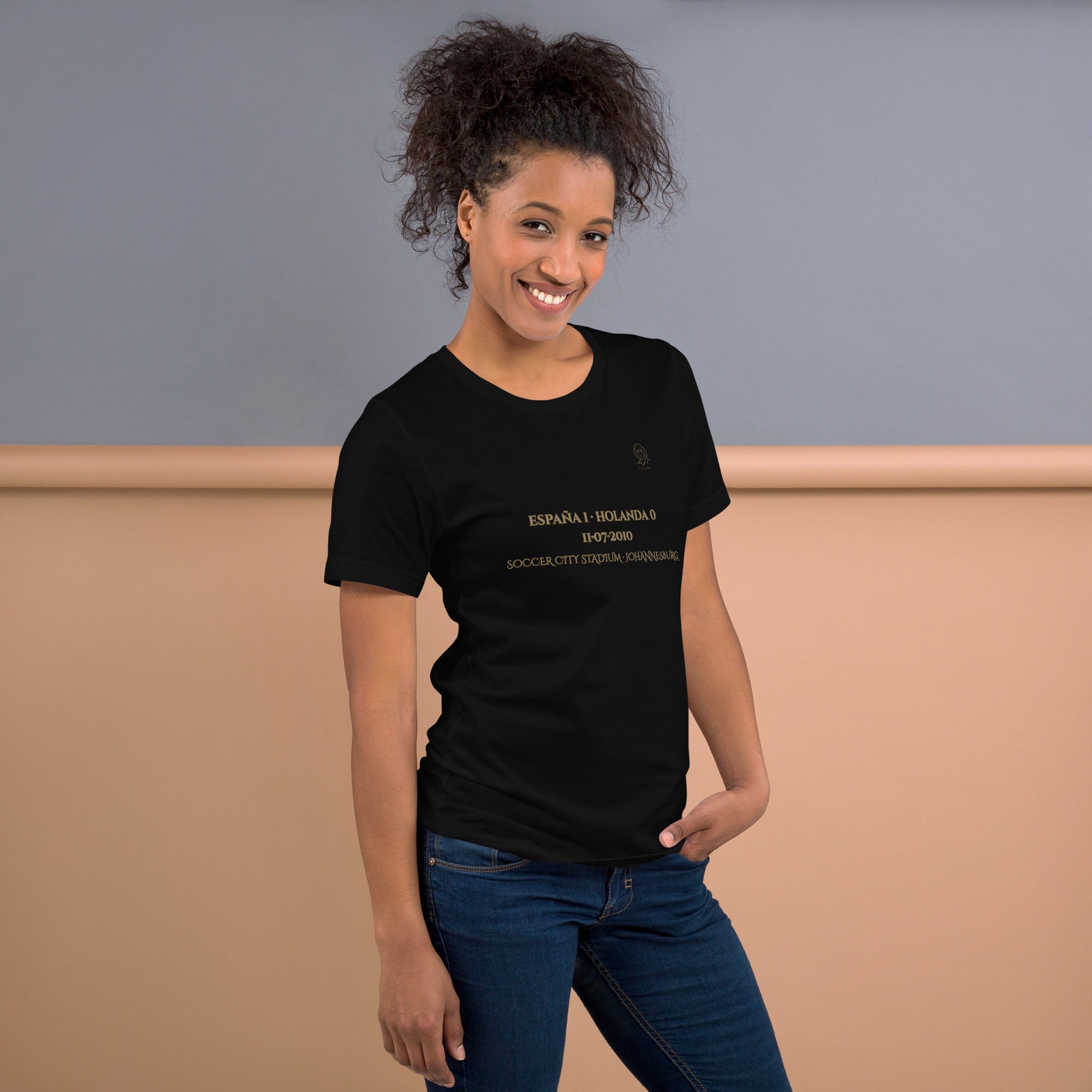 Parte frontal camiseta negra España campeona del mundo 2010 mujer