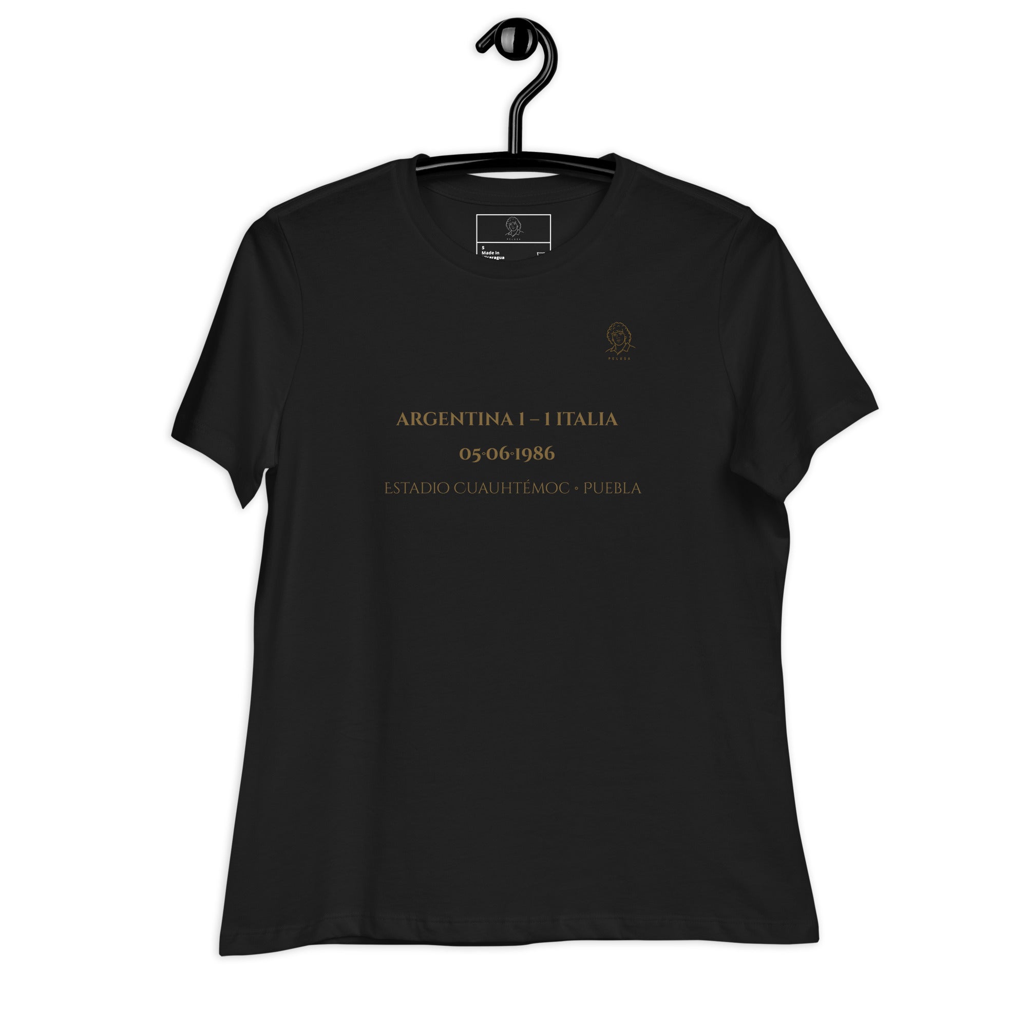 Camiseta mujer negra con diseño He Visto Maradona en la espalda, frontal.
